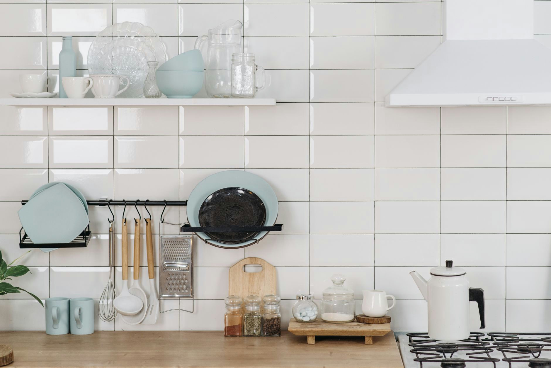 A minimalist kitchen with stylish dishware and a clean aesthetic, ideal for modern homes.